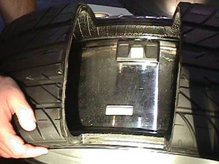 tire11.jpg (23112 bytes)